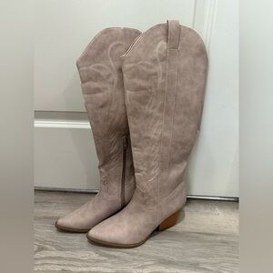 Pink Lily 7.5 tan cowboy boots with heel, brand new, never worn